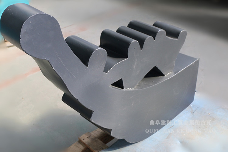 仿古翹角是為了擴(kuò)大采光面、有利于排泄雨水，而且增添的產(chǎn)品