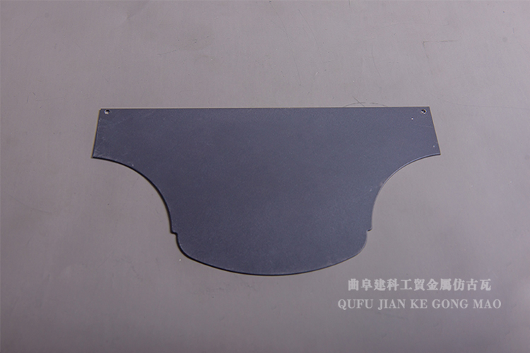 古建筑屋面瓦件可給人以素雅，沉穩(wěn)，古樸，寧靜的美感，具有其美觀、質(zhì)樸、防雨保溫之優(yōu)點(diǎn)