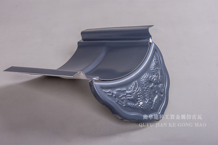 它持久度非常好，并且具有防水隔熱的效果，抗風(fēng)能力和排水性能要比一般的材料好很多