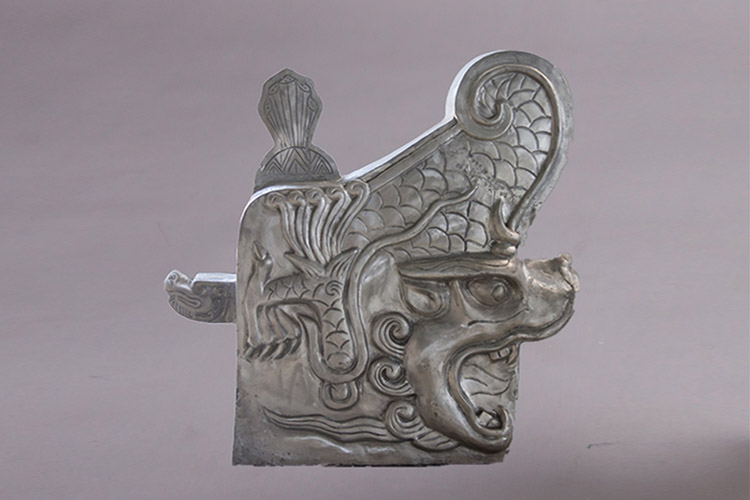 仿古正脊獸是中國古代漢族建筑屋頂?shù)奈菁股纤卜诺墨F件