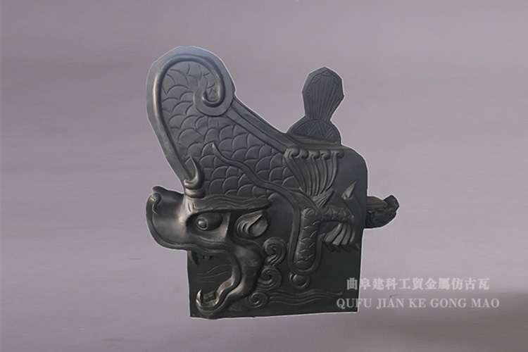 古建筑吻獸位于正脊兩端和垂脊的交匯點(diǎn)，正是防水較為薄弱的環(huán)節(jié)，因此其作用是加固正脊，防止?jié)B漏