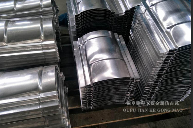 對建筑物結(jié)構(gòu)要求不高，易于設(shè)計和施工（不會破裂、收縮或卷曲），可適應(yīng)各種屋面
