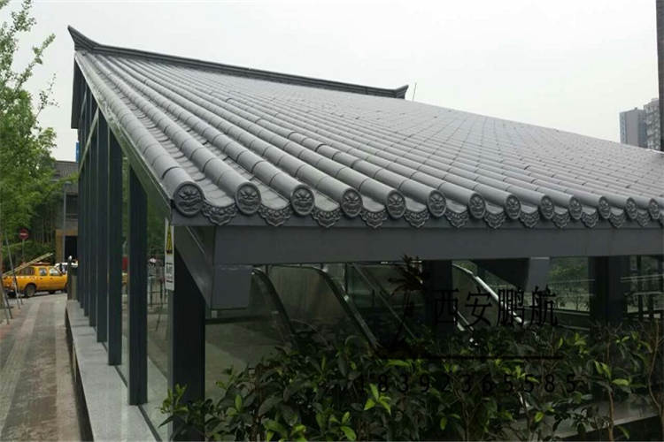 彩色砂粒是金屬仿古瓦的裝飾層及基層保護(hù)層，它是由粒徑的顆粒經(jīng)高科技著色工藝和高溫烤制而成的