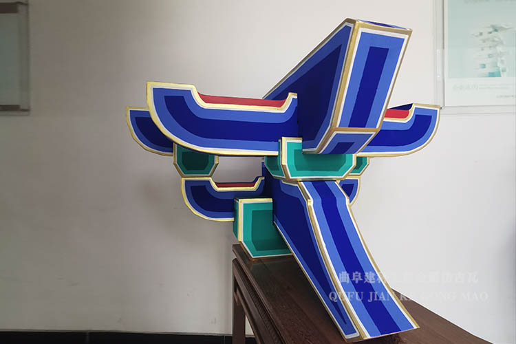 金屬仿古斗拱是以榫卯結(jié)構(gòu)為基礎(chǔ)的構(gòu)件，層層疊加、縱橫交錯，韻律井然