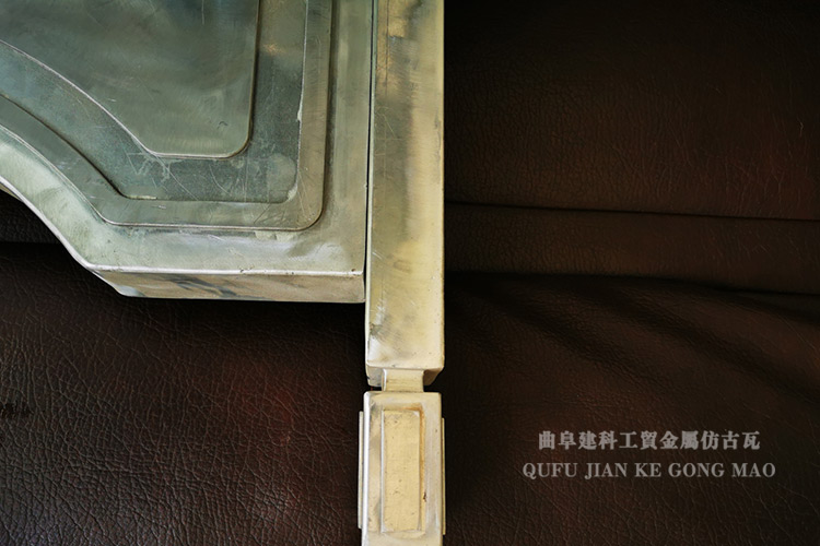雀替出現(xiàn)的本意是為了增加梁枋的荷載能力，防止橫豎構(gòu)材間的角度出現(xiàn)傾斜的問題