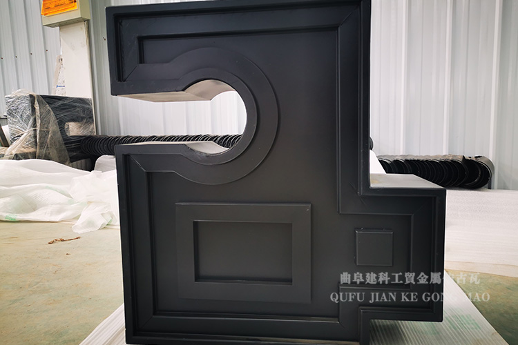 吻獸在建筑上還有其他特殊功能，正脊和檐角是殿頂兩坡的交匯點，雨水從交匯點的縫隙容易滲入
